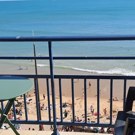 Apartmán Meuble Face Mer, Plein Centre De La Gde Des Sables D'olonne Parking Et Fibre Gratuits